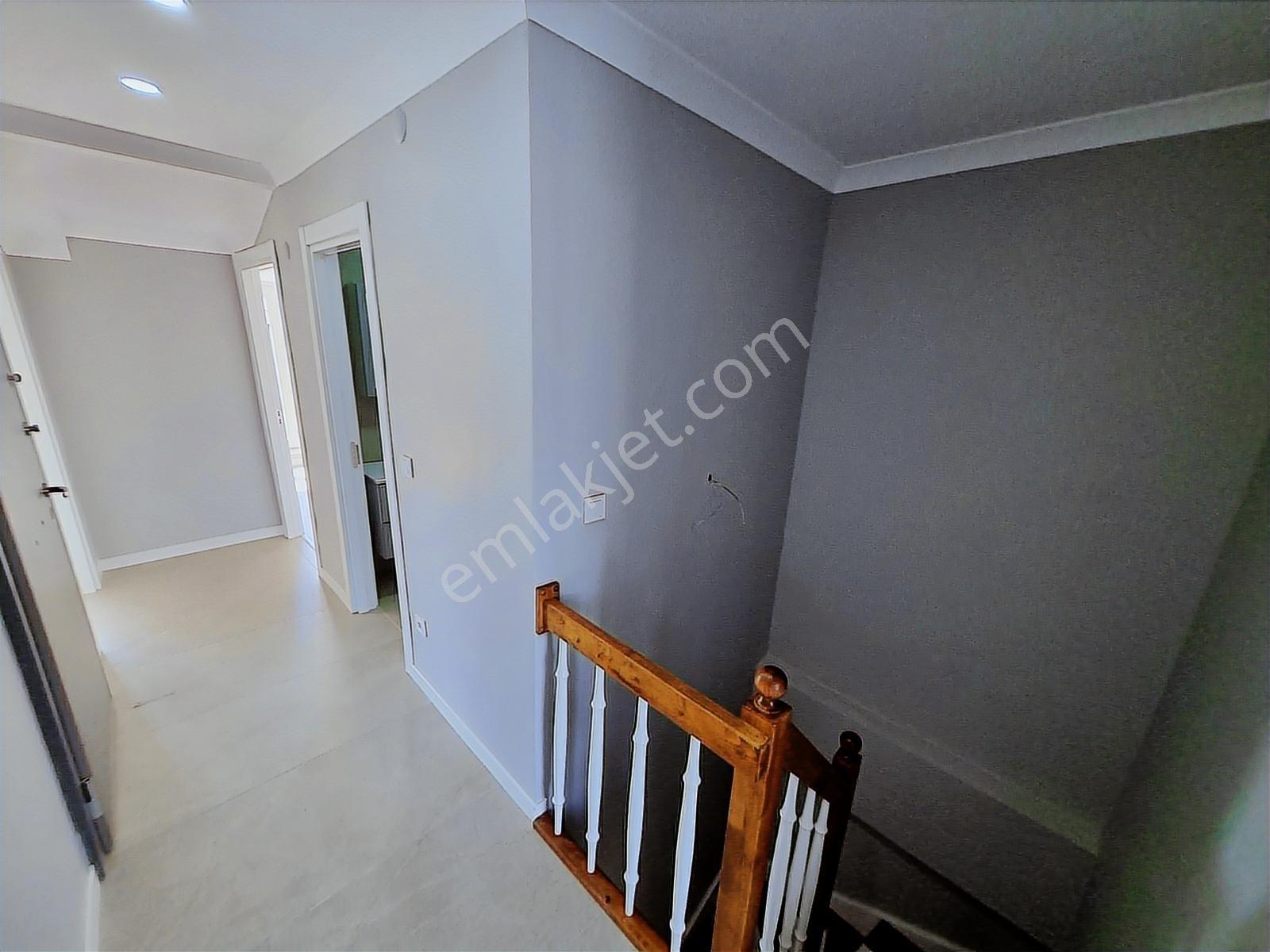 Deluxe 26 'dan Nezih Muhit İcadiyede Teraslı 3+2 180 M2 Dublex - Görsel 7