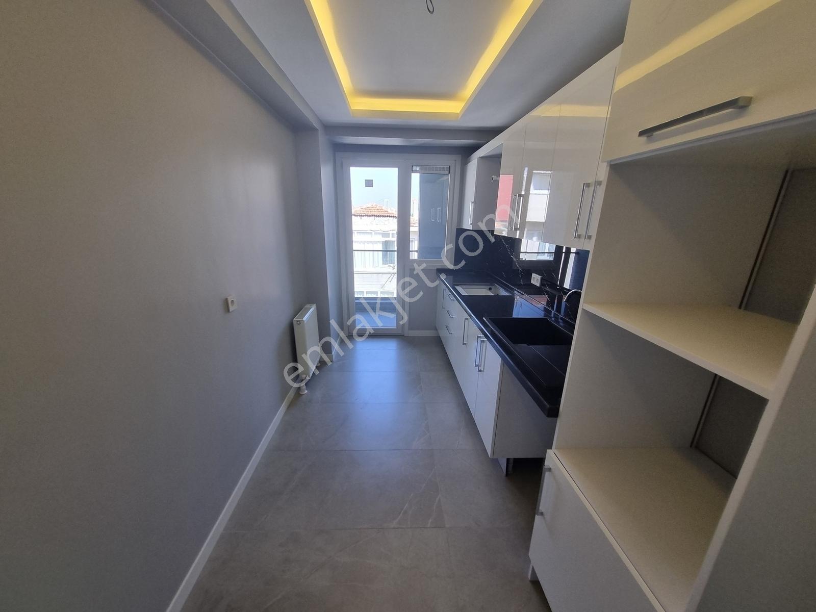 Deluxe 26 'dan Nezih Muhit İcadiyede Teraslı 3+2 180 M2 Dublex - Görsel 11