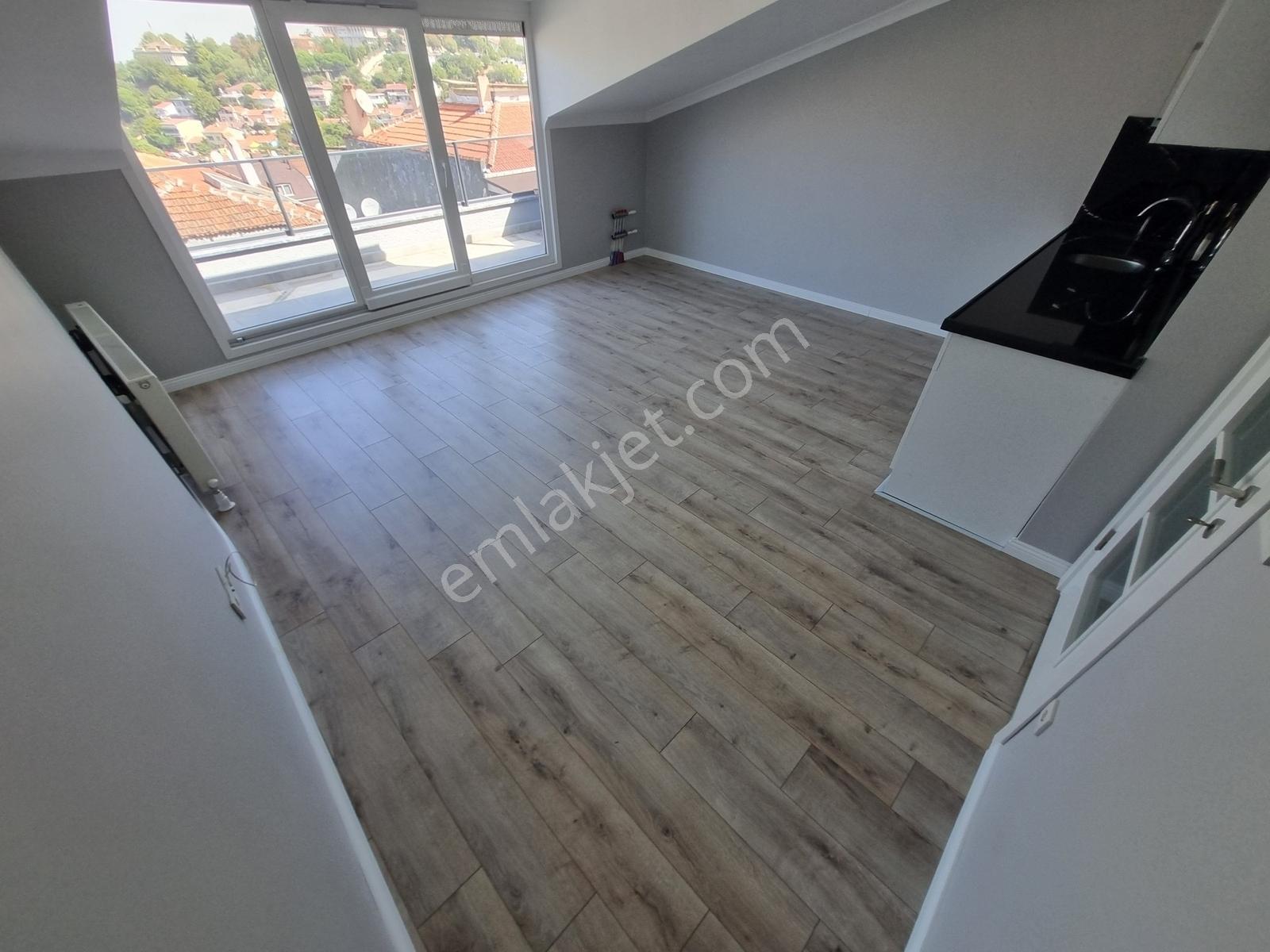 Deluxe 26 'dan Nezih Muhit İcadiyede Teraslı 3+2 180 M2 Dublex - Görsel 12