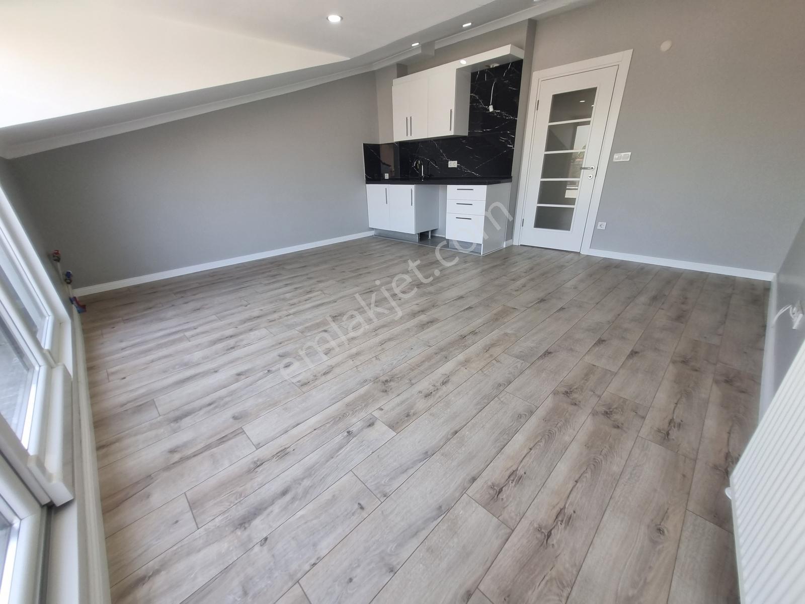 Deluxe 26 'dan Nezih Muhit İcadiyede Teraslı 3+2 180 M2 Dublex - Görsel 23