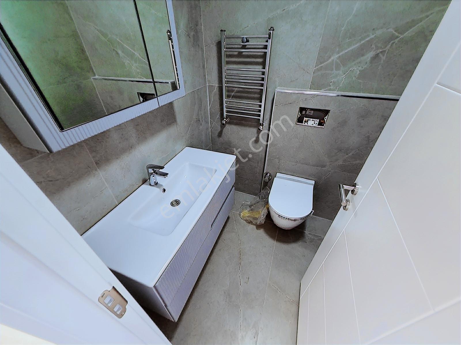 Deluxe 26 'dan Nezih Muhit İcadiyede Teraslı 3+2 180 M2 Dublex - Görsel 24