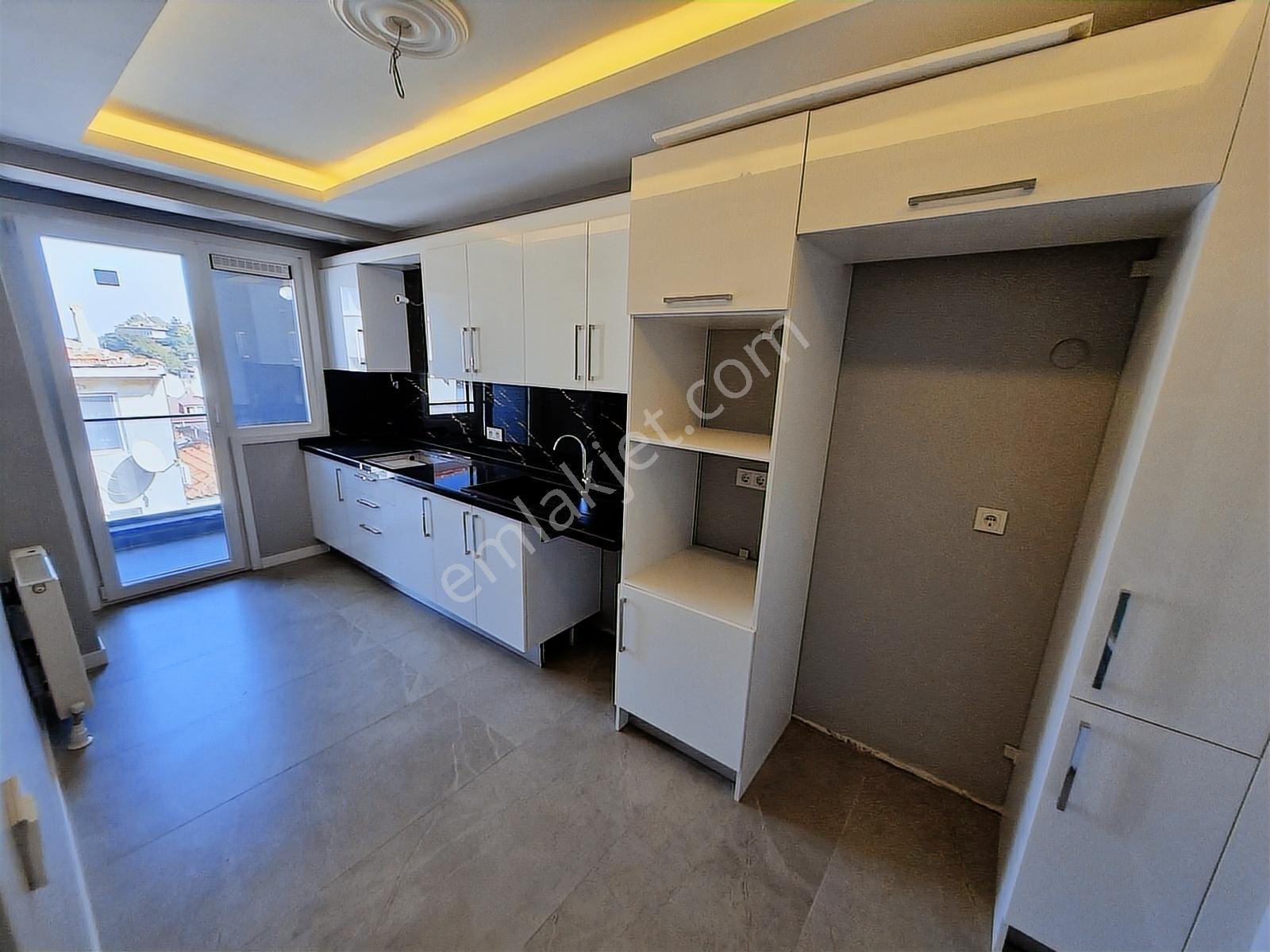 Deluxe 26 'dan Nezih Muhit İcadiyede Teraslı 3+2 180 M2 Dublex - Görsel 8