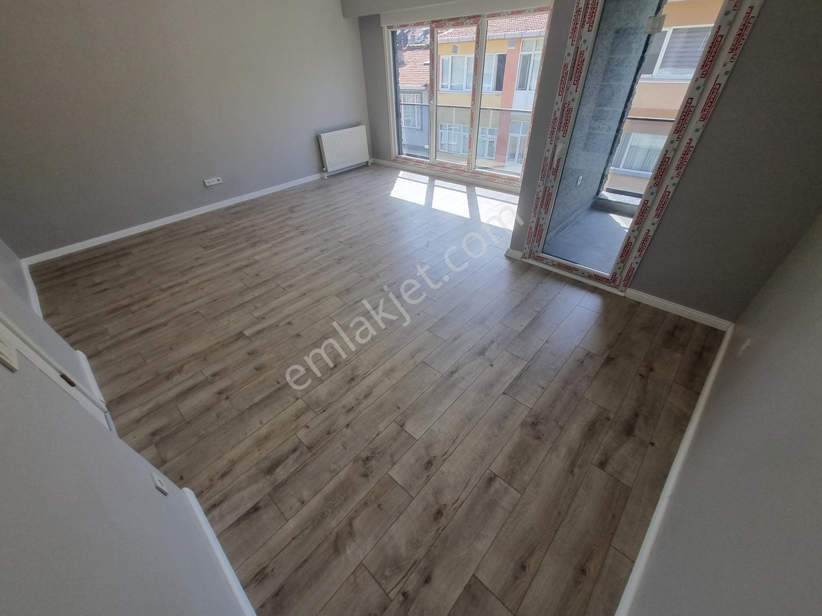 Deluxe 26 'dan Nezih Muhit İcadiyede Teraslı 3+2 180 M2 Dublex - Görsel 5