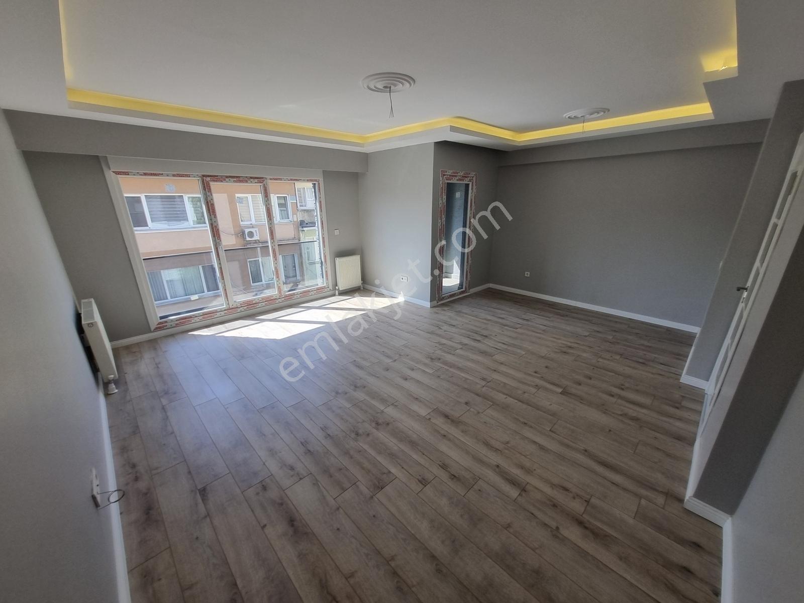 Deluxe 26 'dan Nezih Muhit İcadiyede Teraslı 3+2 180 M2 Dublex - Görsel 9