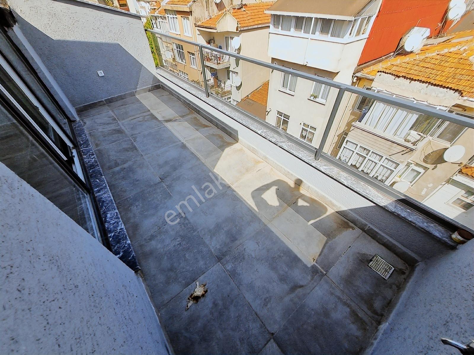 Deluxe 26 'dan Nezih Muhit İcadiyede Teraslı 3+2 180 M2 Dublex - Görsel 3