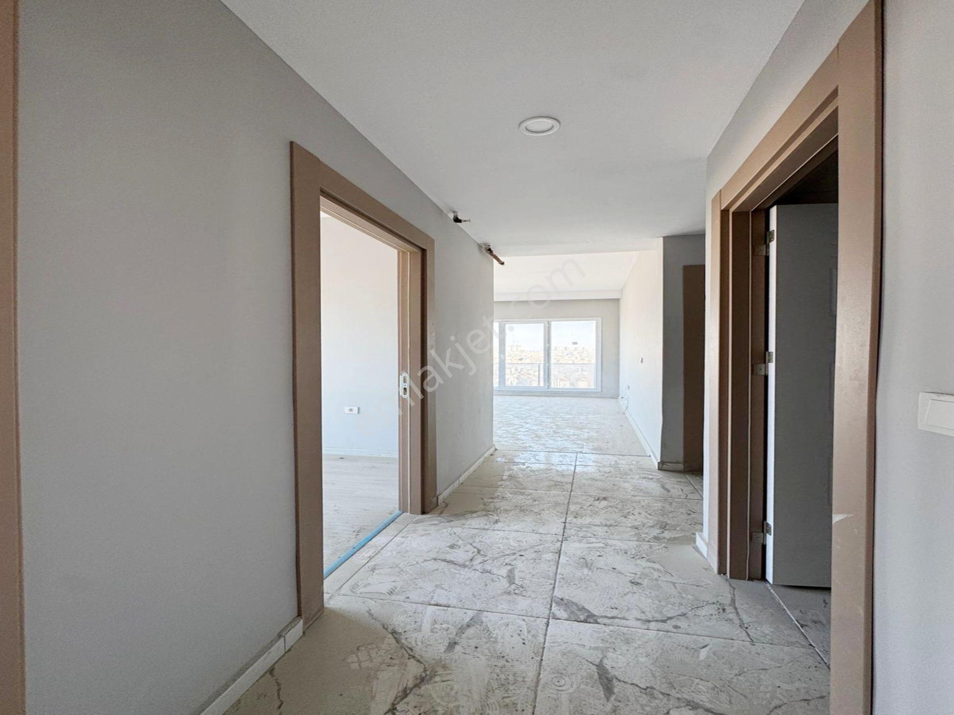 Muazzam Havuz Cephesi Ve Gün Boyunca Güneş Alan Odaları İle Site İçinde 2+1 Daireniz Hazır - Görsel 16