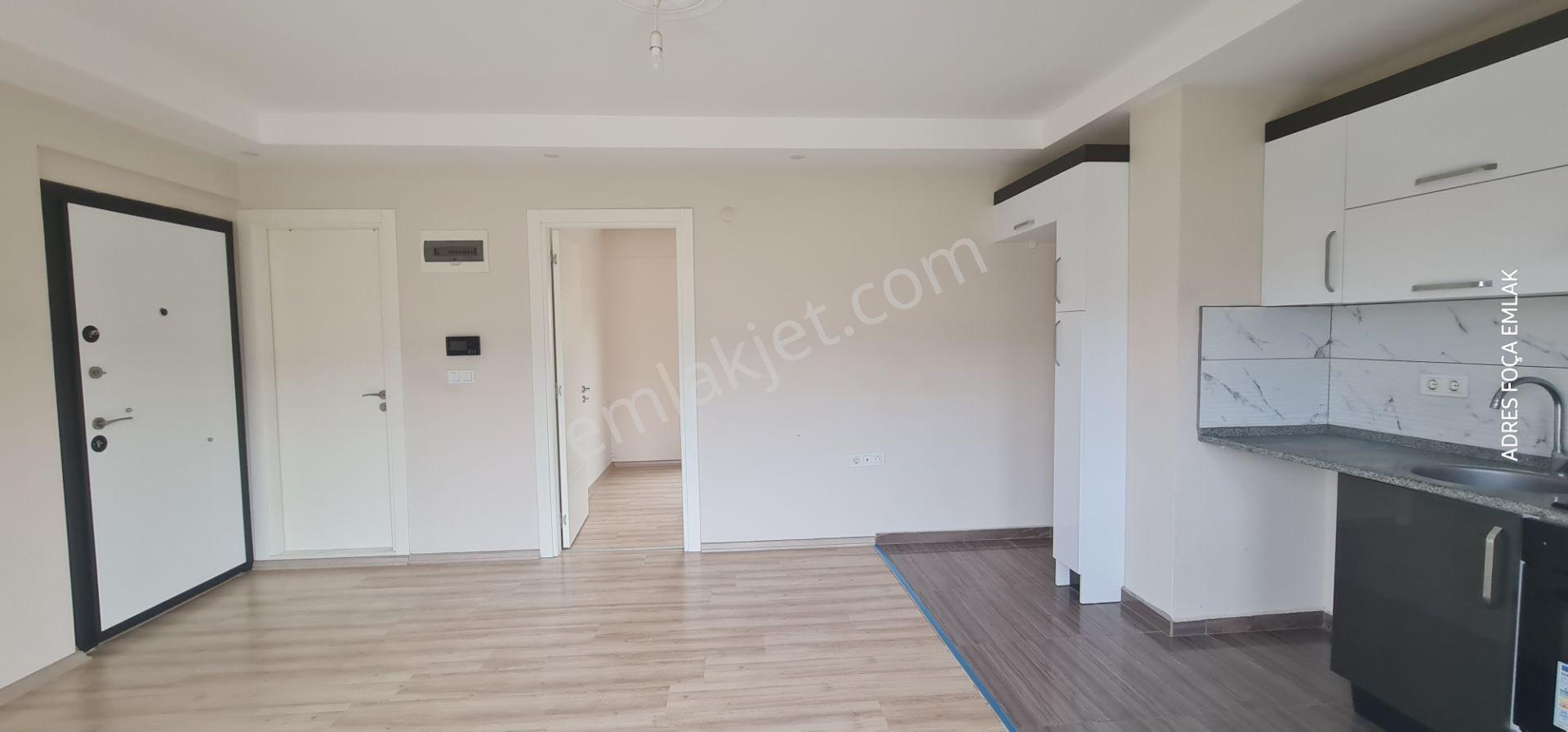 Yenifoça Narezende 3.kat Merkeze Yakın Kiralık 1+1 Daire - Görsel 4