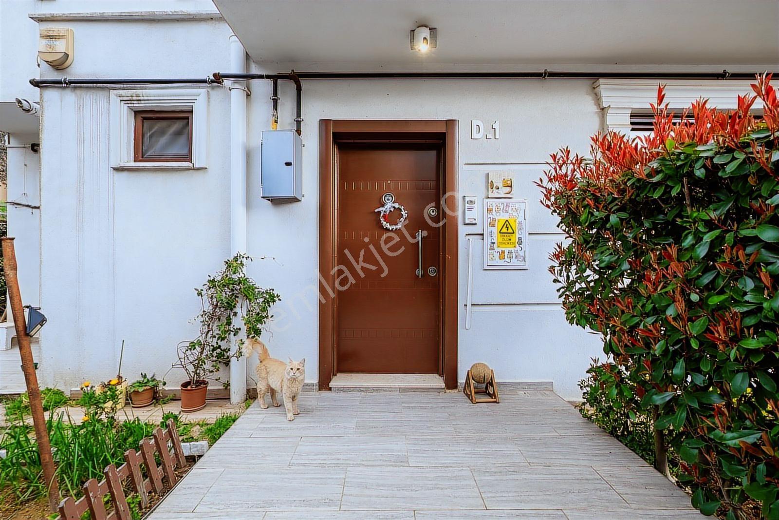 Remax Area'dan Şehir Manzaralı Bahçeli Tripleks İkiz Villa - Görsel 33