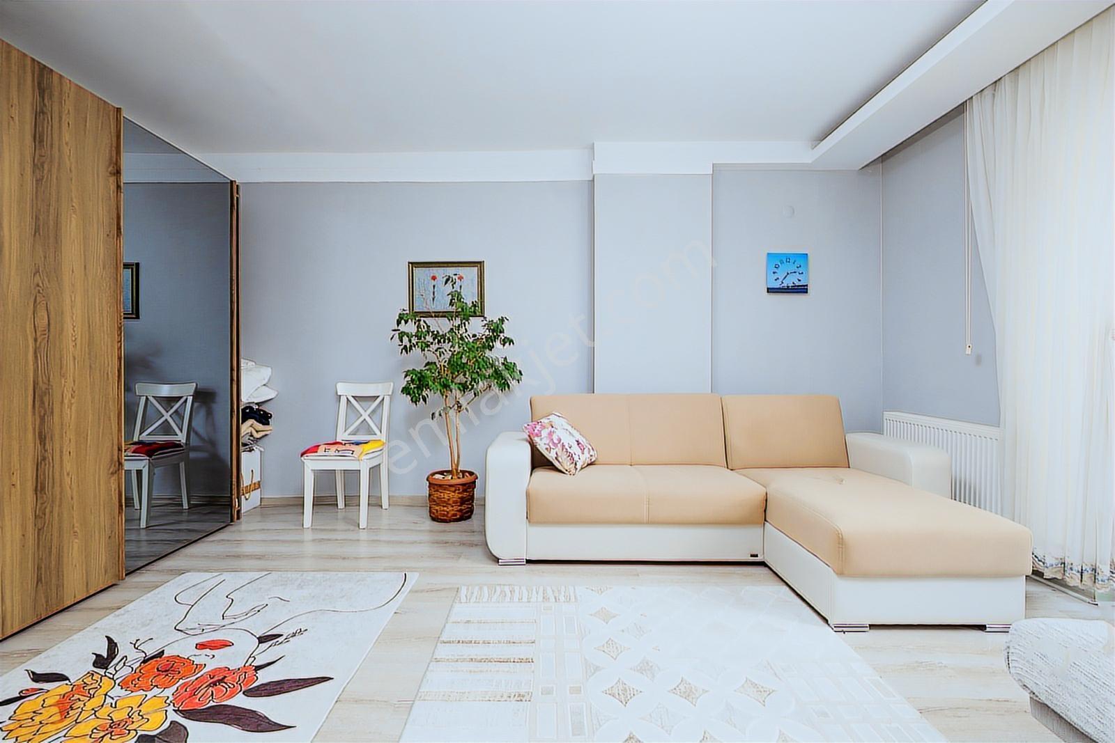 Remax Area'dan Şehir Manzaralı Bahçeli Tripleks İkiz Villa - Görsel 23