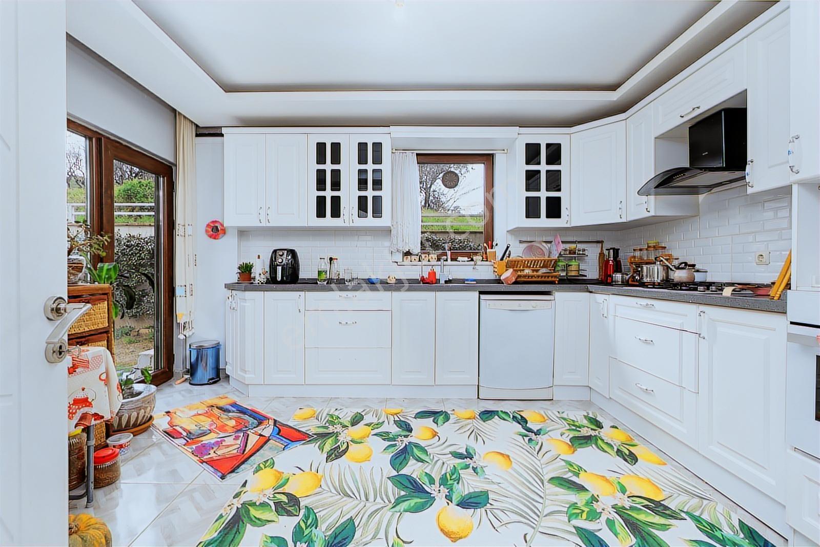 Remax Area'dan Şehir Manzaralı Bahçeli Tripleks İkiz Villa - Görsel 14