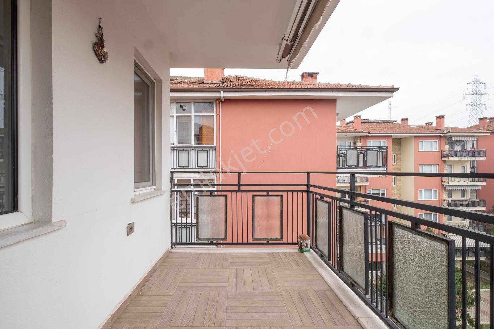 Remax Area Dan Ataevler Havuzlu Sitede Eşyalı Satılık 3+1 Daire - Görsel 11