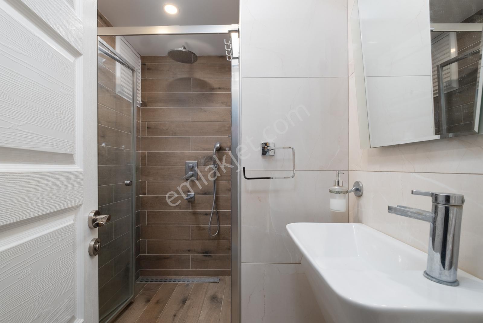 Remax Area Dan Ataevlerde Havuzlu Site Eşyalı Kiralık 3+1 Daire - Görsel 3