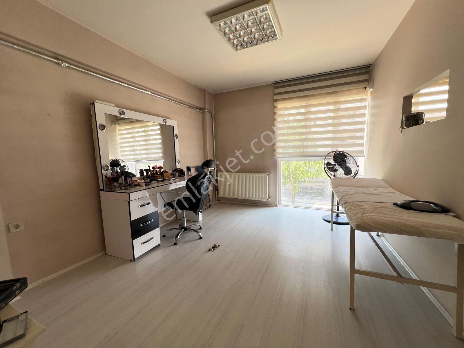 Nilüfer Karaman'da Devren Kiralık Kuaför Ve Güzellik Salonu - Görsel 21