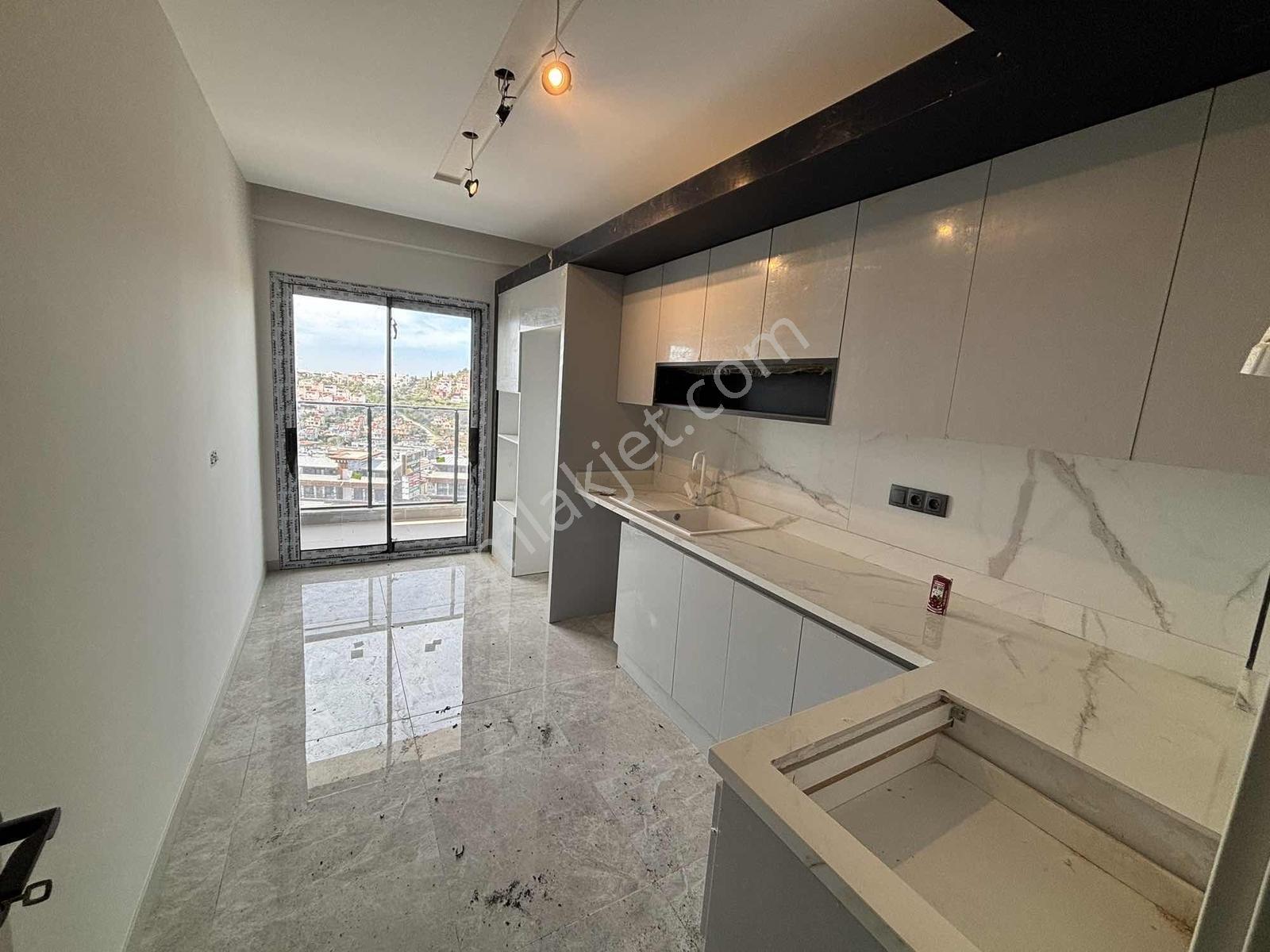 Kuşadasında Ful Deniz Manzaralı 3+1 Kapalı Mutfaklı Lüks Daire - Görsel 25