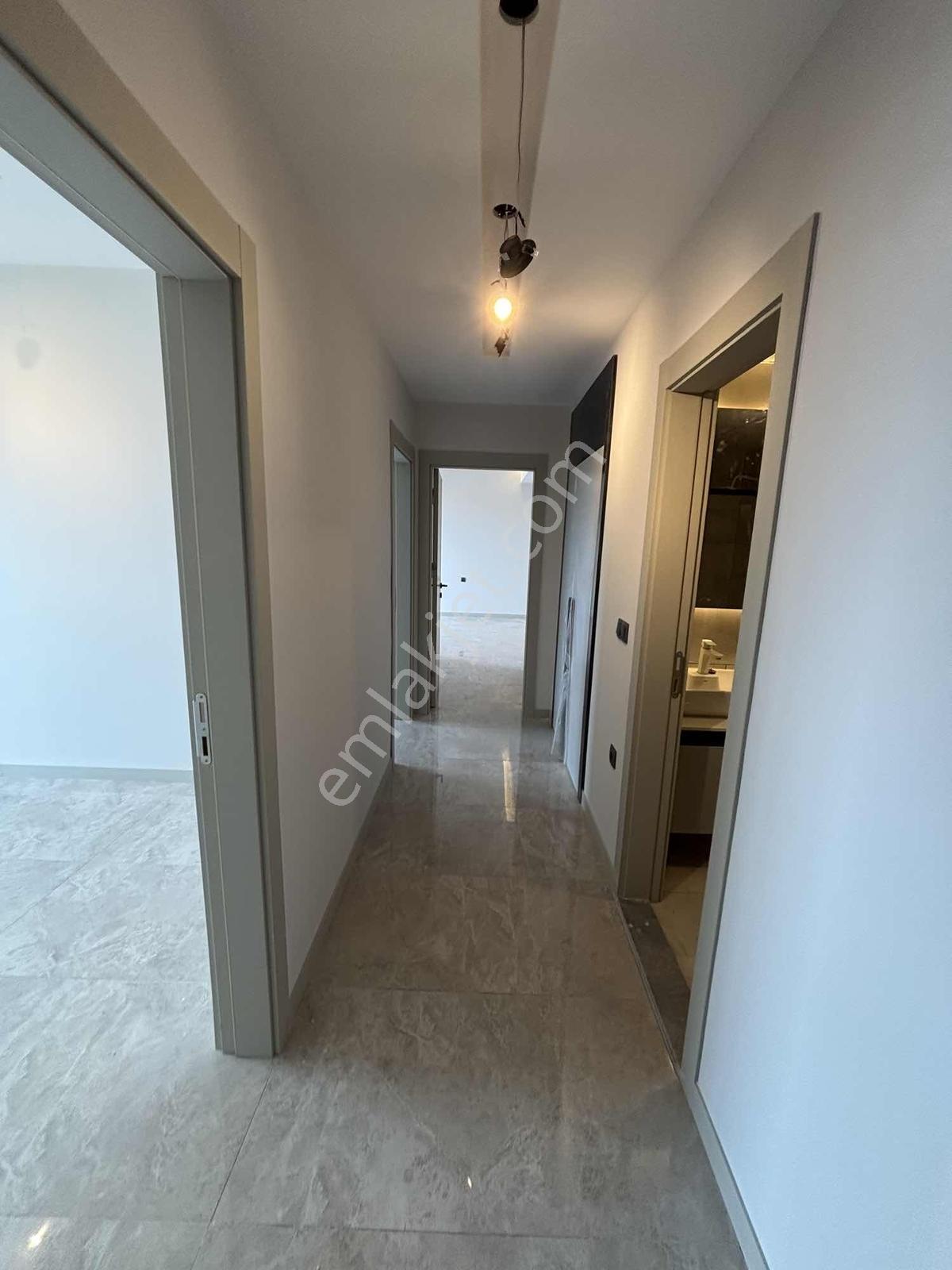 Kuşadasında Ful Deniz Manzaralı 3+1 Kapalı Mutfaklı Lüks Daire - Görsel 8