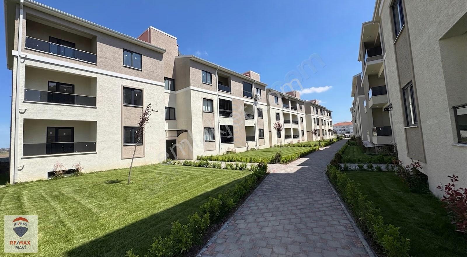 Re/max Moz 3+1 130m² 3. Kat Ebeveyn Banyolu Y. Isıtma -1 Otopark