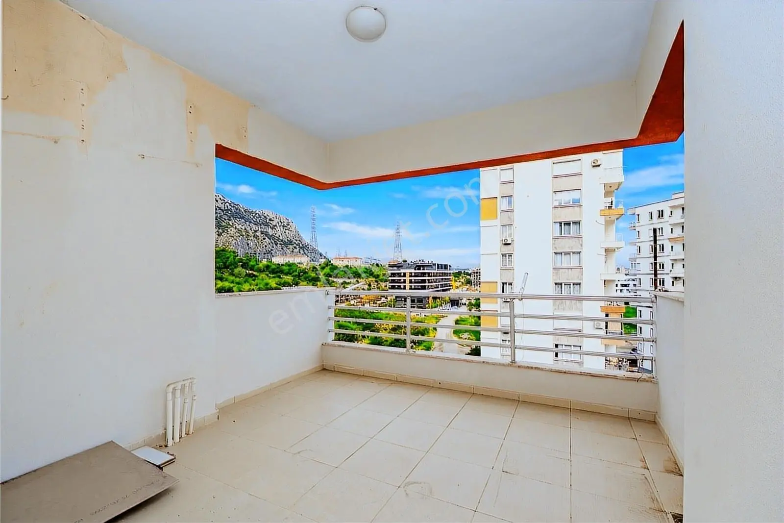 Sarısu Mah. Tenis Resort Sitesin'de Tadilatlı 3+1 Satılık Daire - Görsel 2