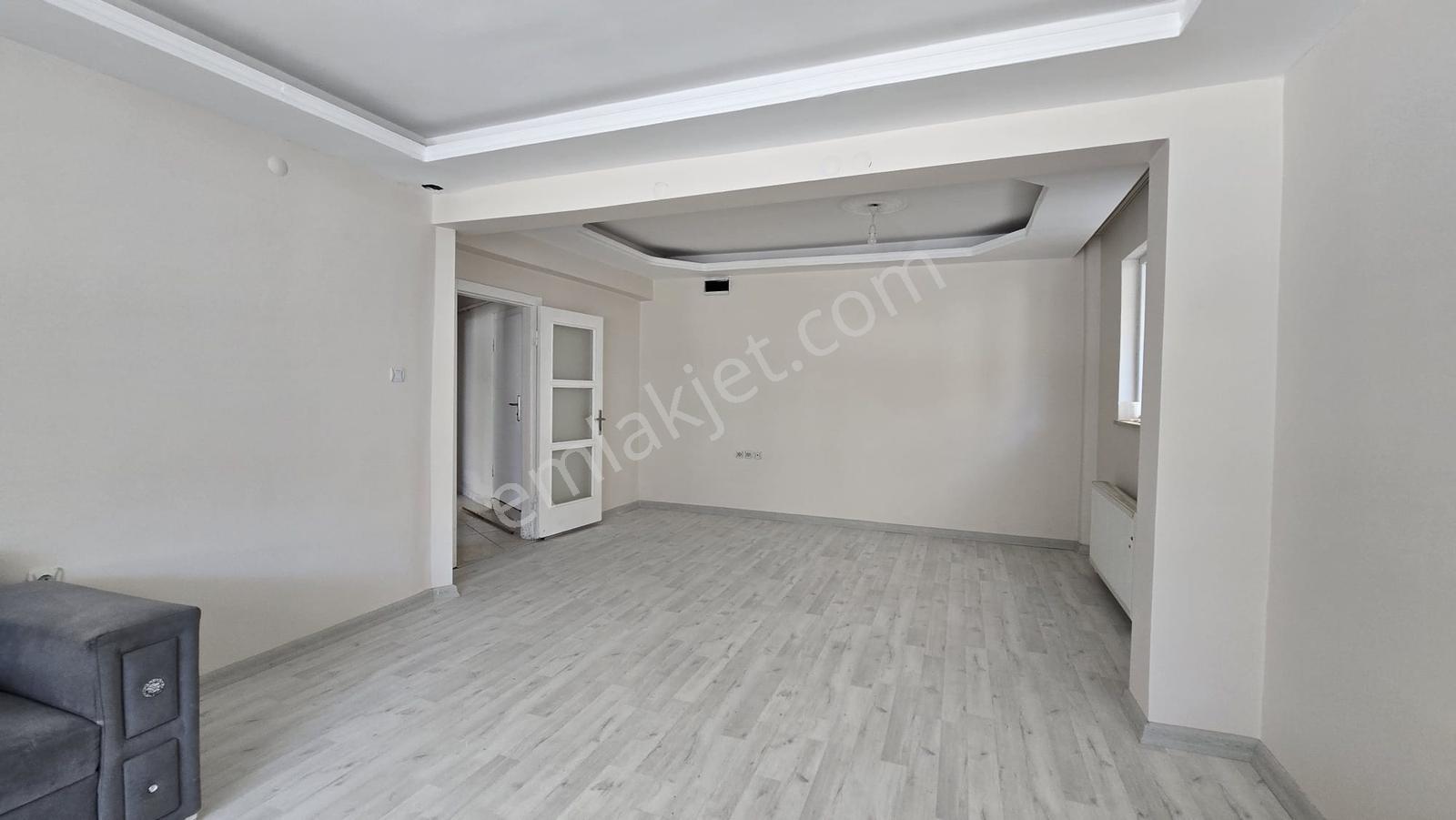 Bahçelerüstü Mah 2+1 Zemin Ön Cephe Balkonlu 100 M2 - Görsel 2