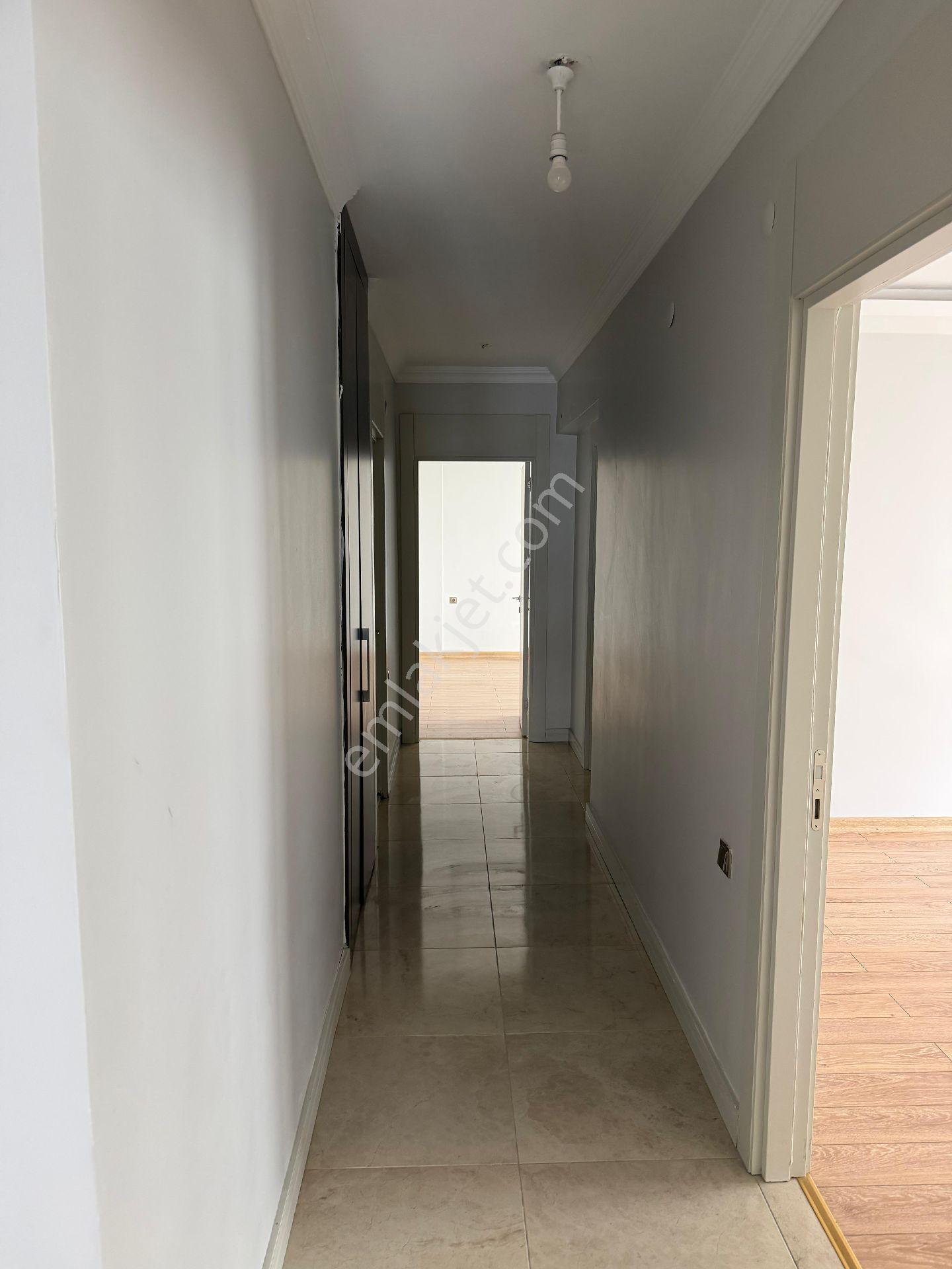 Fahri Kayahan'da. Milano Venüs Apartmanı - Görsel 6
