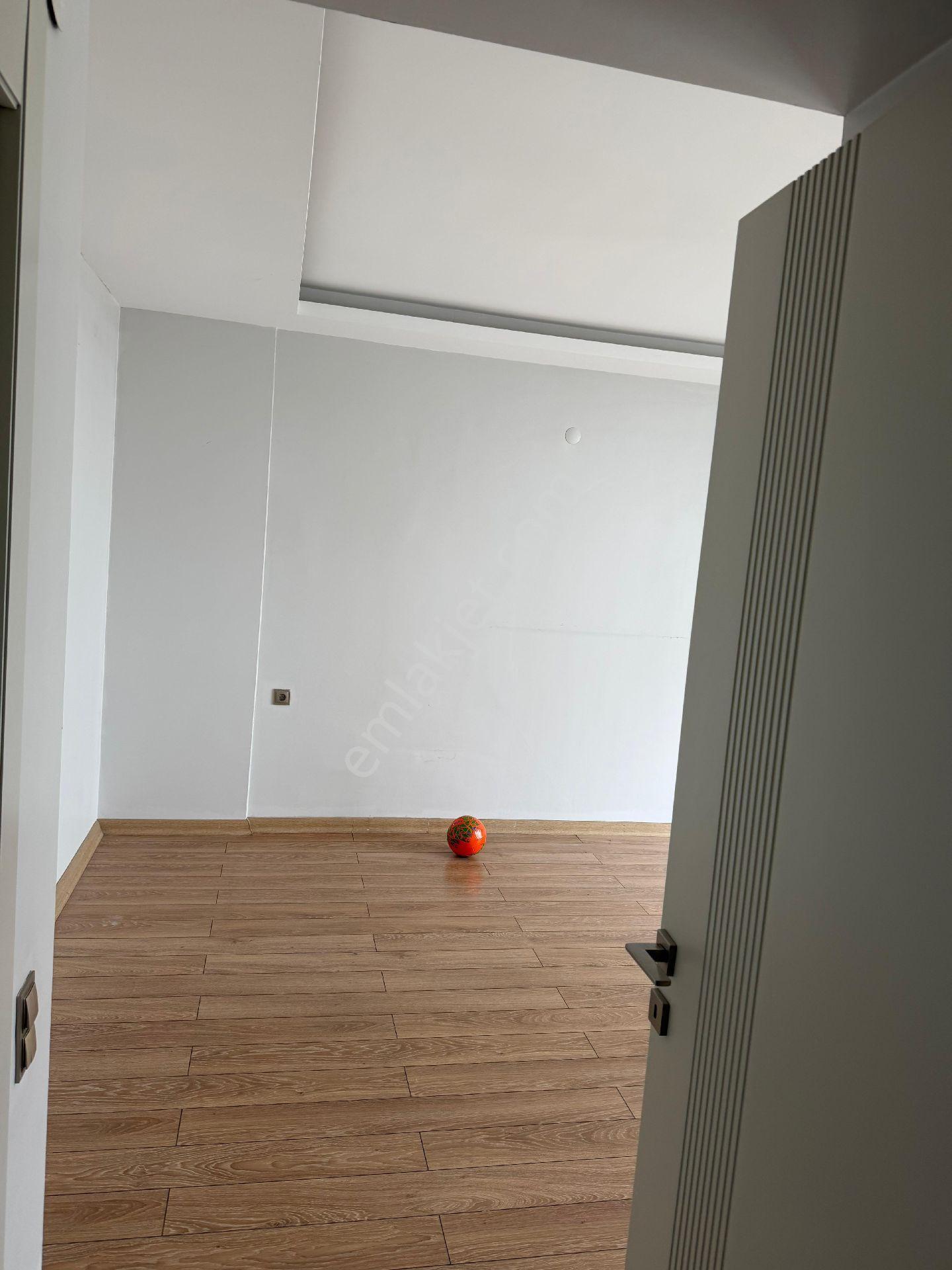 Fahri Kayahan'da. Milano Venüs Apartmanı - Görsel 15