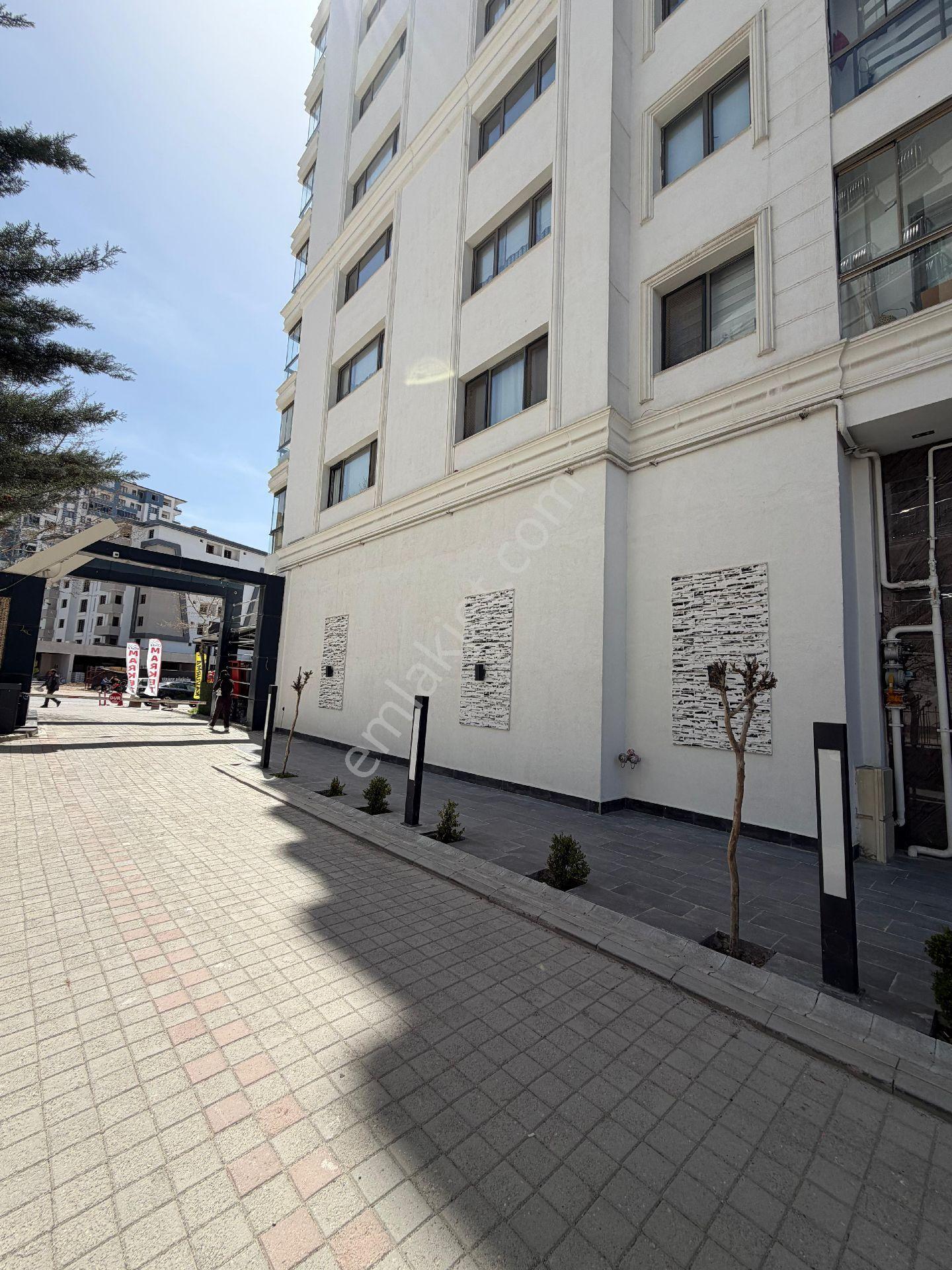 Fahri Kayahan'da. Milano Venüs Apartmanı - Görsel 25