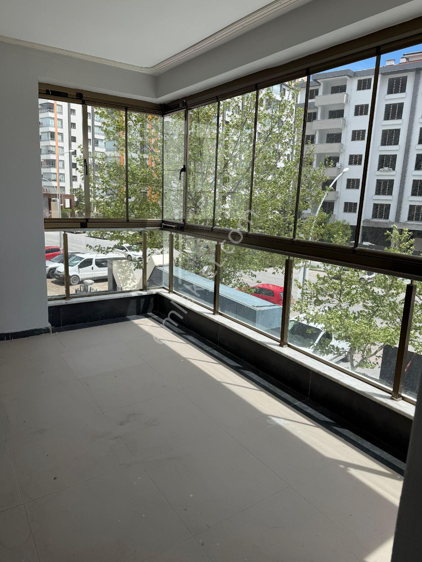 Fahri Kayahan'da. Milano Venüs Apartmanı - Görsel 12