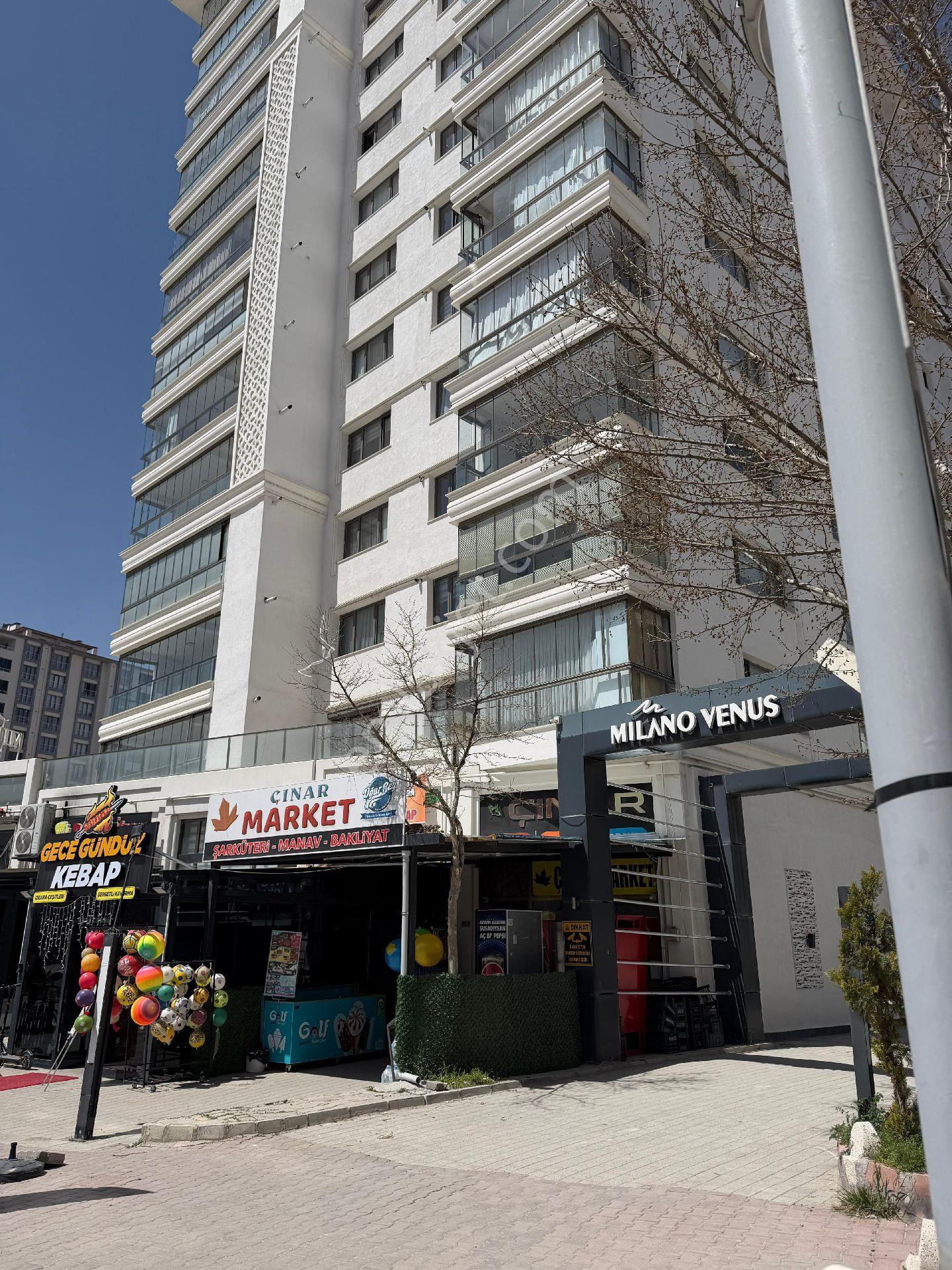 Fahri Kayahan'da. Milano Venüs Apartmanı - Görsel 24