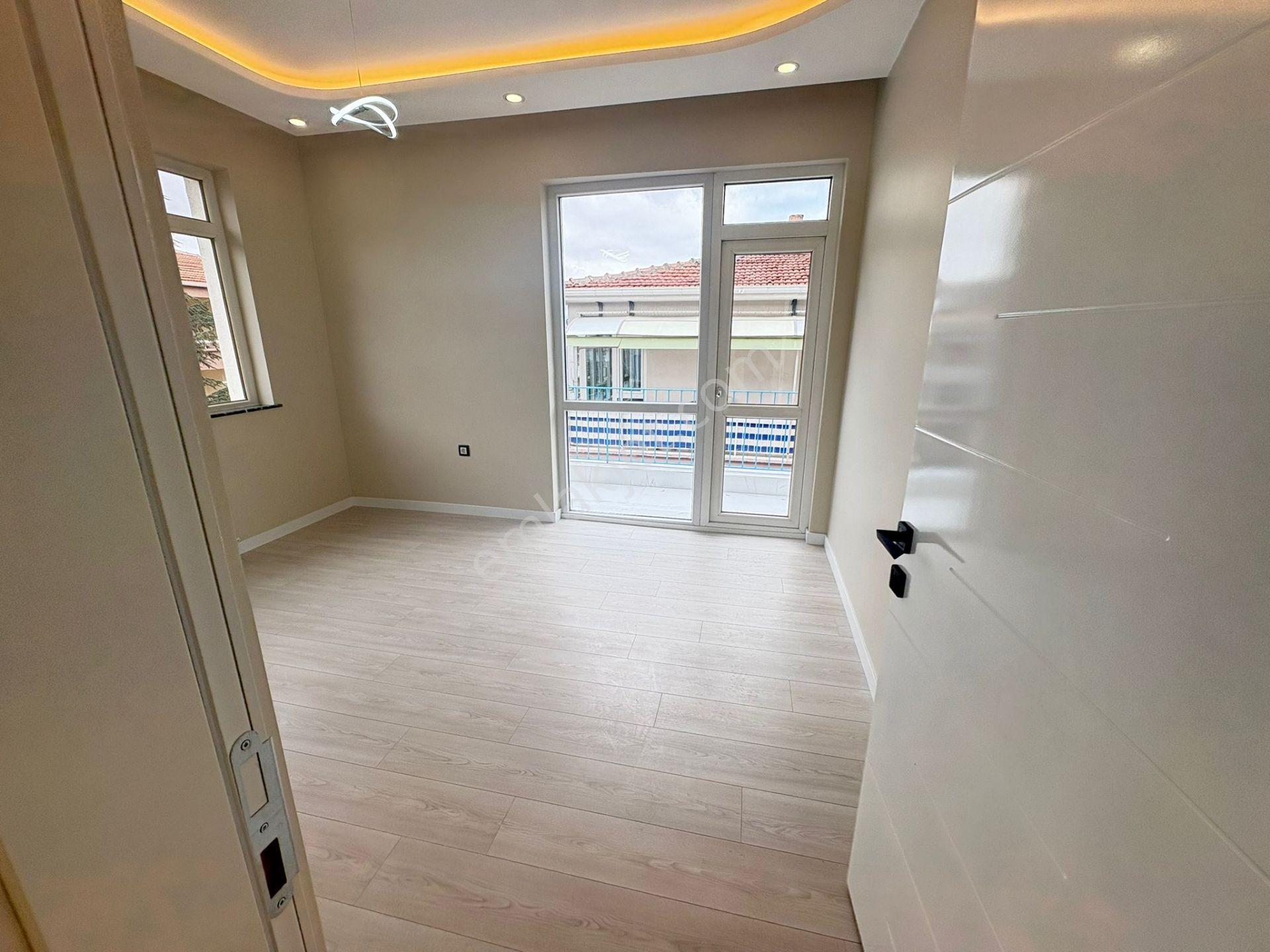 Göral Emlak Name Sok. Ön 3+1+2 Banyo Yeni Full Yapılı 3.kat Boş - Görsel 20