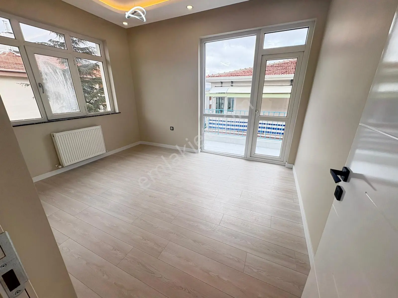 Göral Emlak Name Sok. Ön 3+1+2 Banyo Yeni Full Yapılı 3.kat Boş - Görsel 3