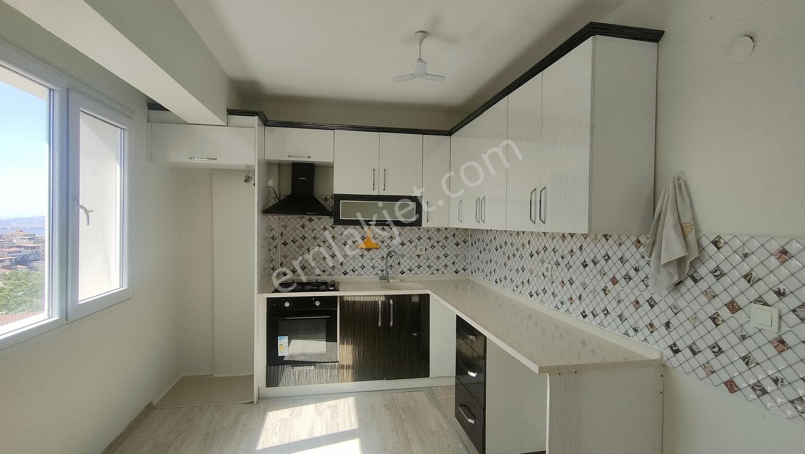 İzmir Buca'da Merkezi Konumda Kiralık 2+1 Daire - Görsel 2