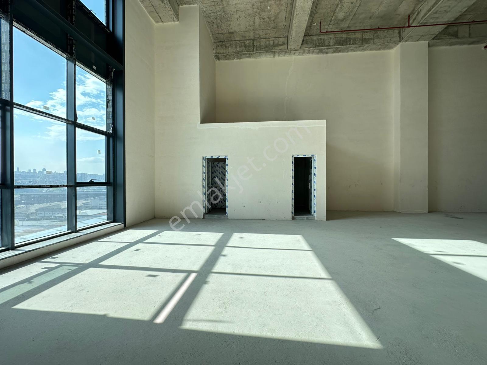 İstanbul Martim E5 Kdv Avantajlı 180m2 + 25m2 Kiralık İşyeri - Görsel 3