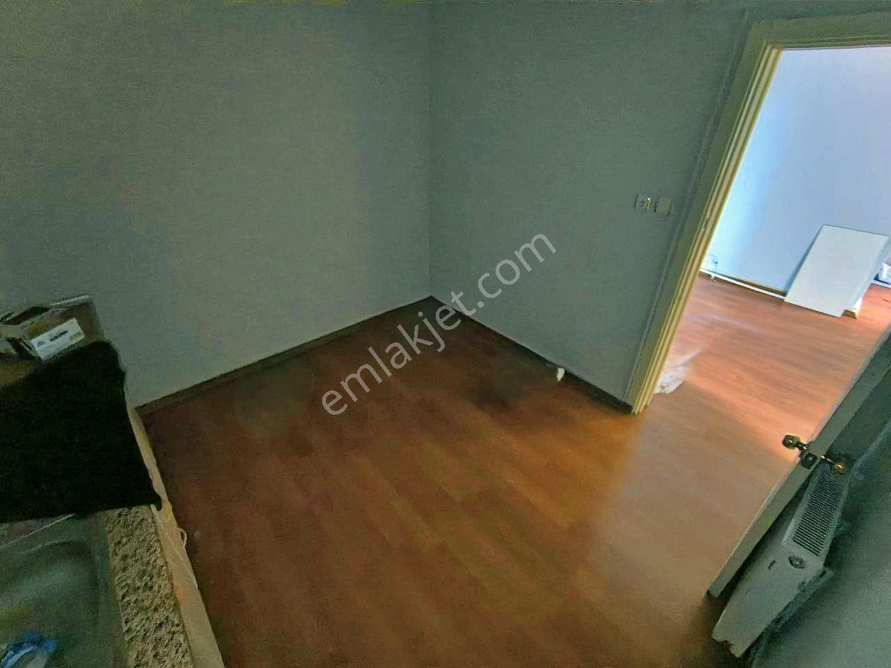 Uytundan Edremit Meydan Plazada 1+1 Ayrı Mutfaklı Kiralık Dükkan - Görsel 19