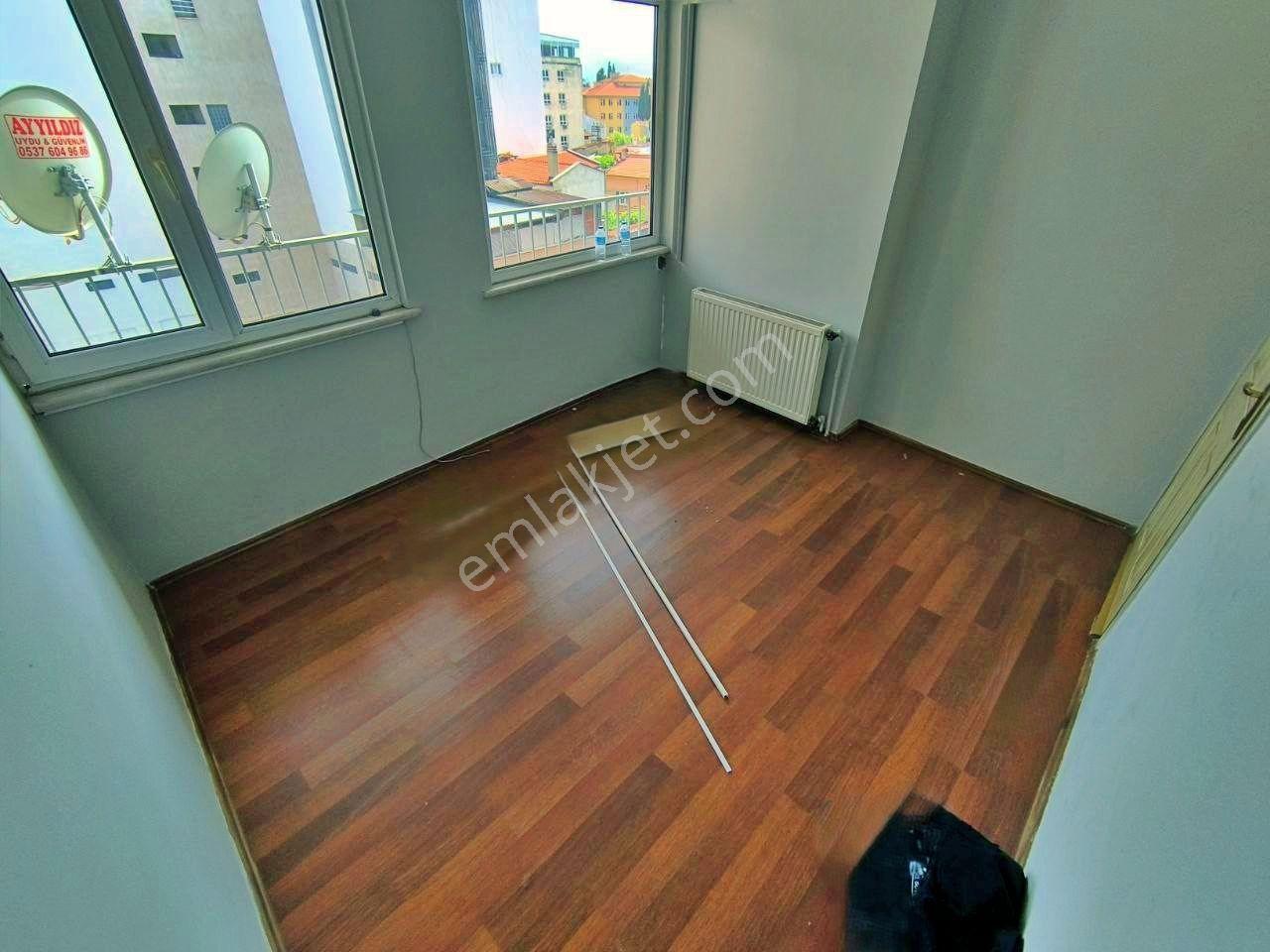 Uytundan Edremit Meydan Plazada 1+1 Ayrı Mutfaklı Kiralık Dükkan - Görsel 23
