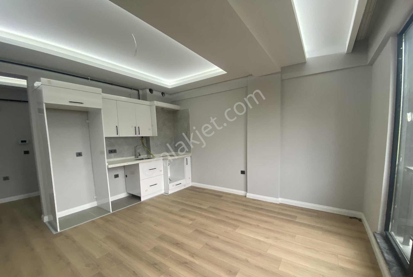 Buyukoyumcada 1 + 1 Fiyatına 2 + 1 Daire Salon Mutfak Bir - Görsel 27