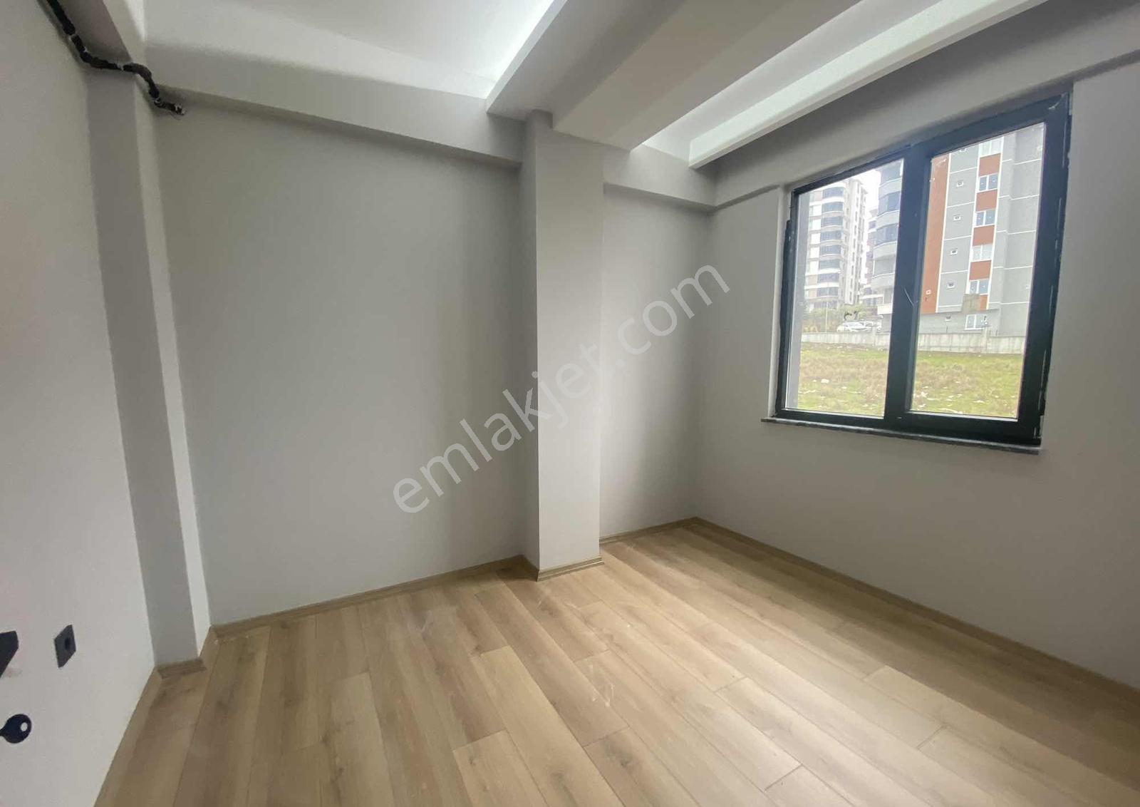 Buyukoyumcada 1 + 1 Fiyatına 2 + 1 Daire Salon Mutfak Bir - Görsel 19