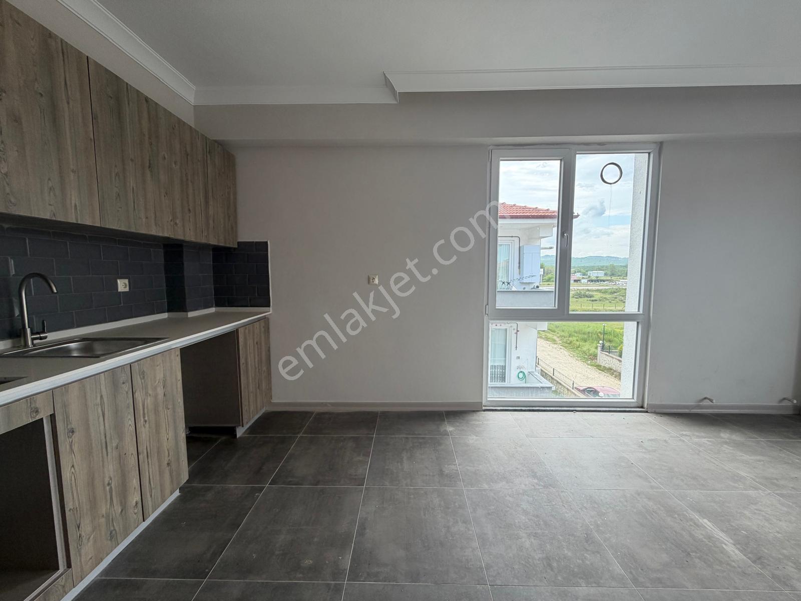 Havuzlu Site İçerisinde Modern, Konforlu 1+1 Daire - Görsel 15
