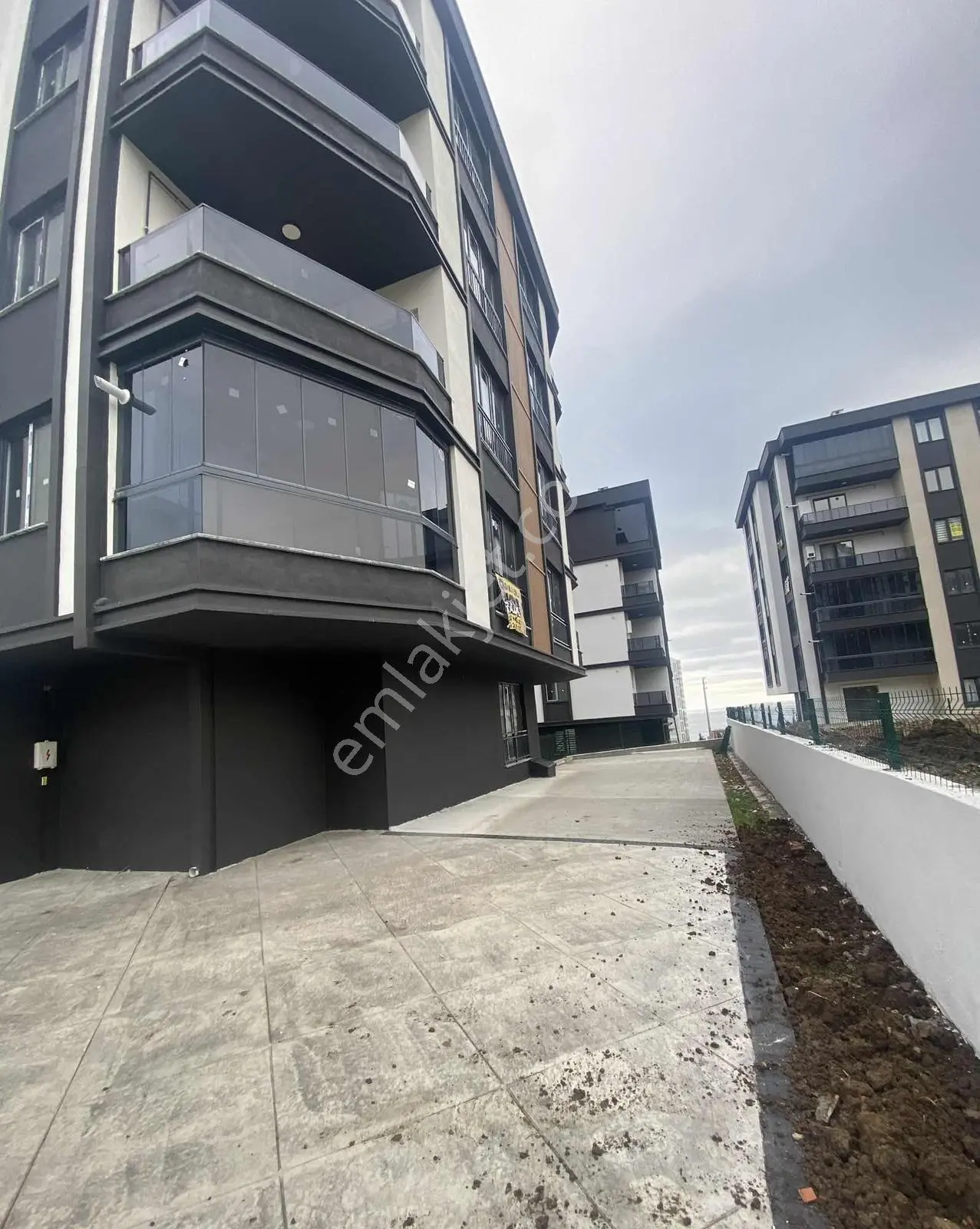 Buyukoyumca Da Kiralık 2 + 1 Daire Salon Mutfak Bir - Görsel 5