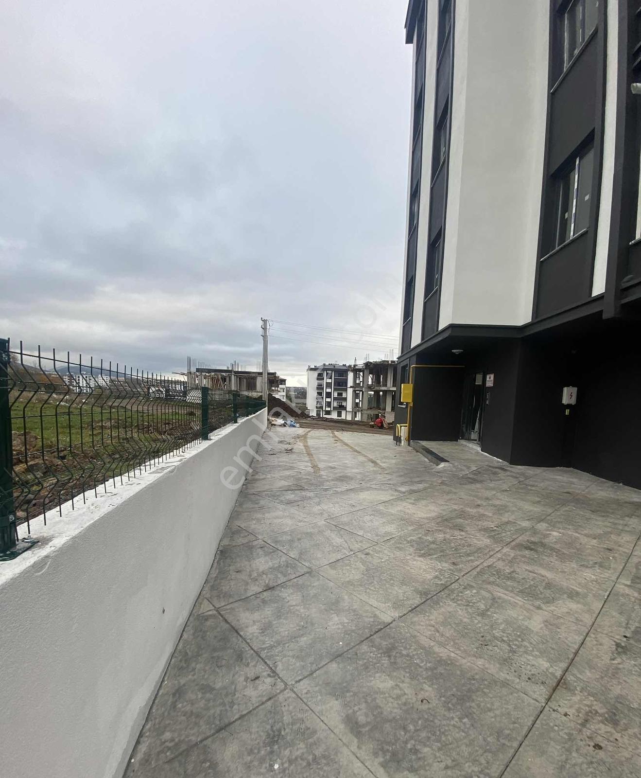 Buyukoyumca Da Kiralık 2 + 1 Daire Salon Mutfak Bir - Görsel 4