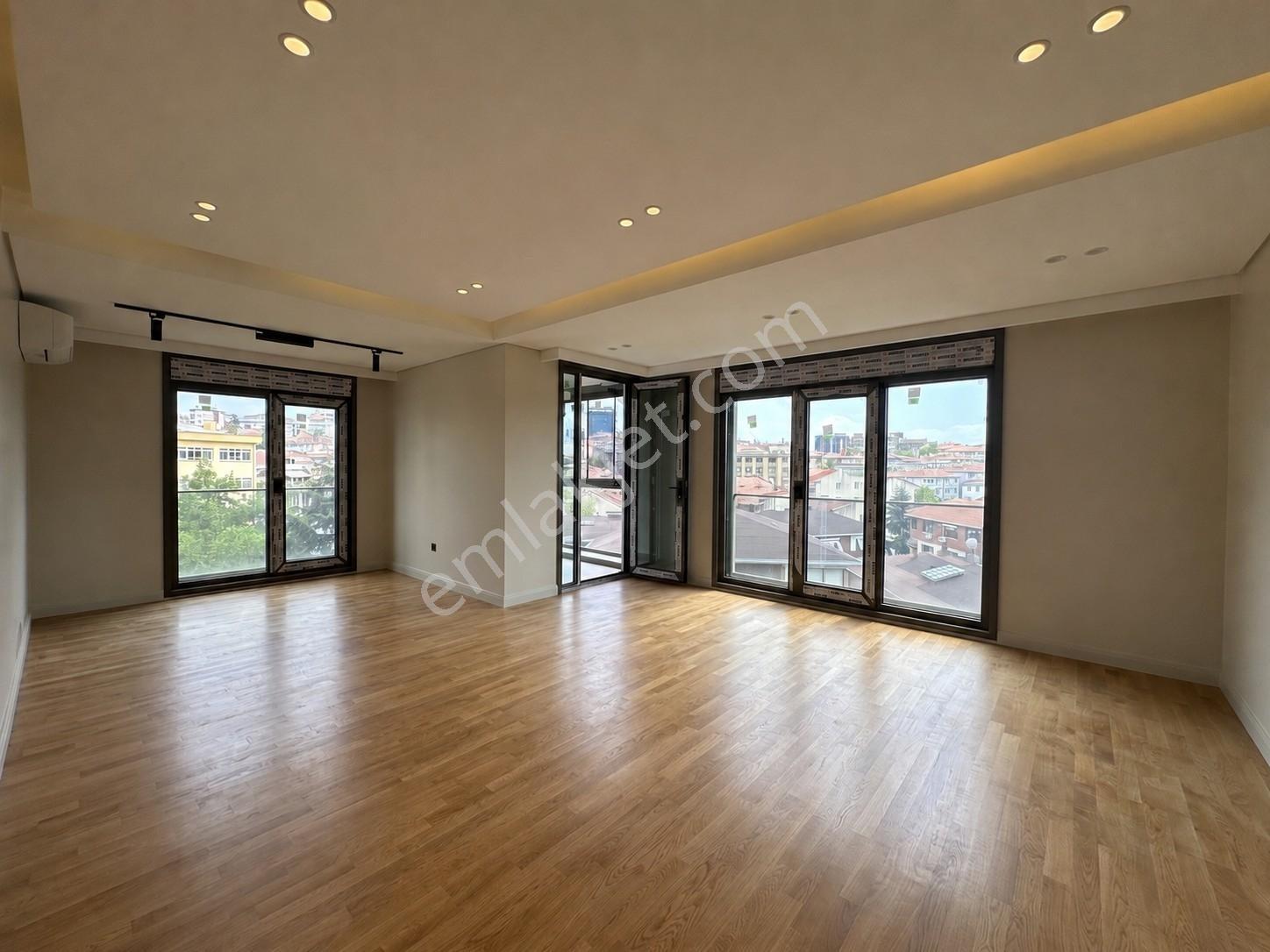 Validebağ Sitesi Önü Açık 3 Cepheli Satılık 3+1 Video Mevcut