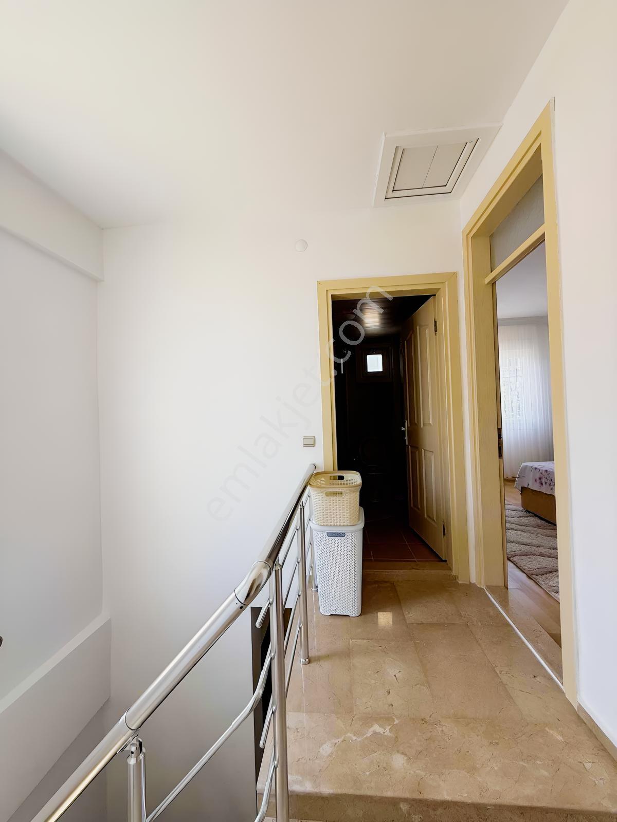 Ürkmez'de 3+1 Kiralık Havuzlu Villa - Görsel 22