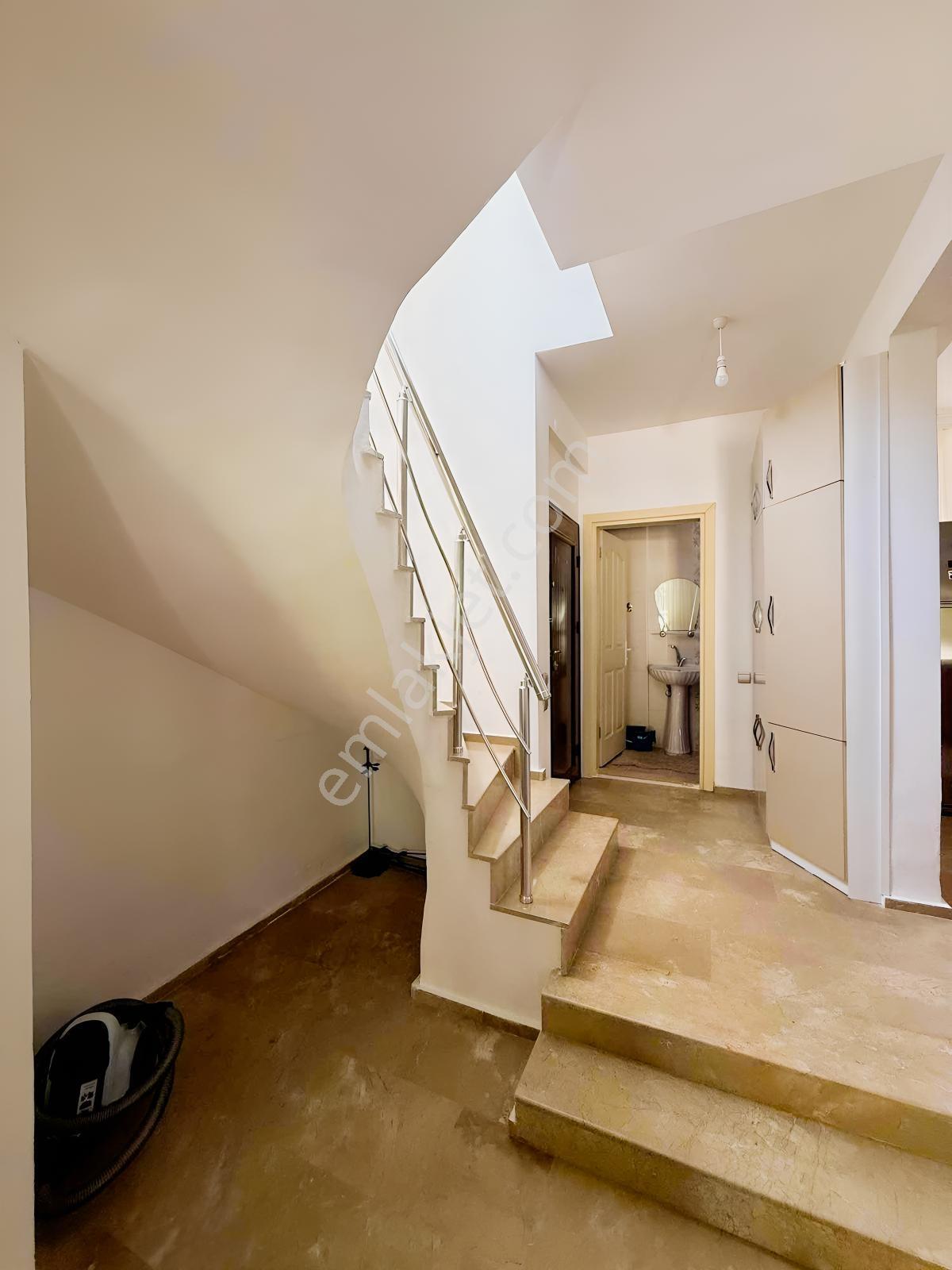 Ürkmez'de 3+1 Kiralık Havuzlu Villa - Görsel 30