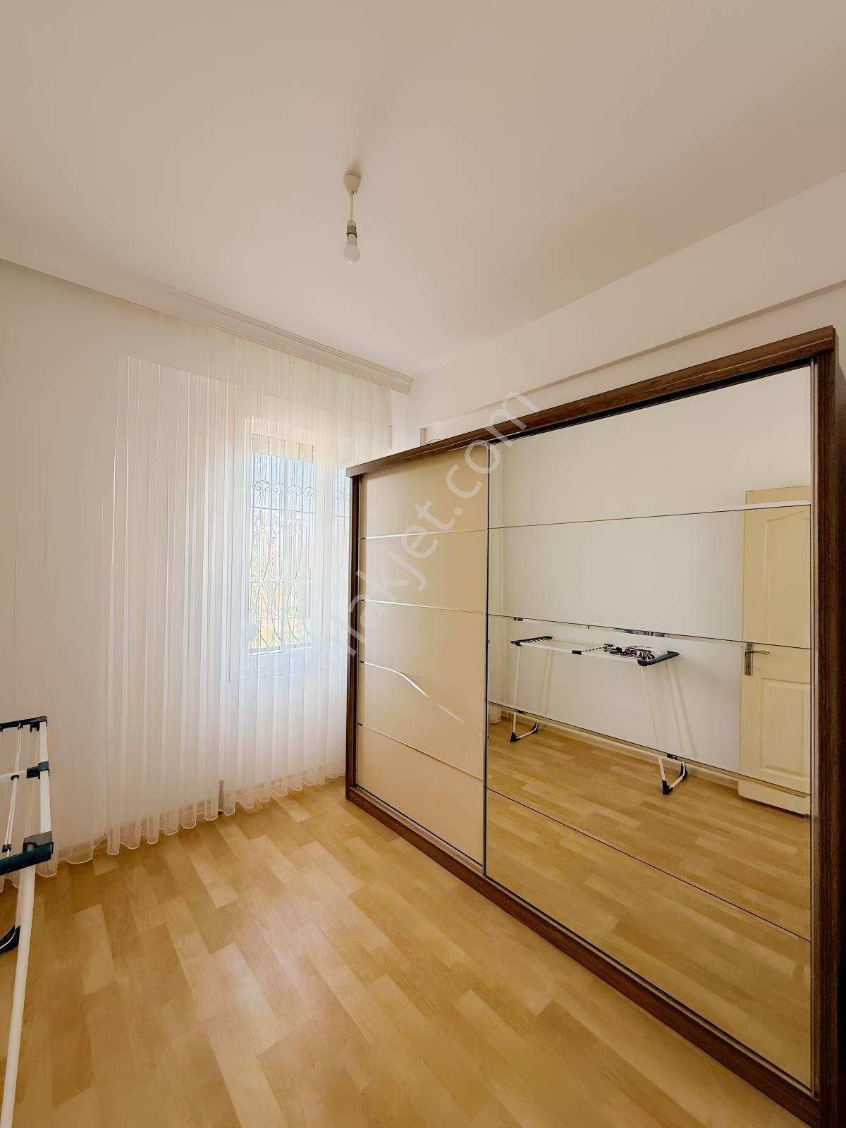 Ürkmez'de 3+1 Kiralık Havuzlu Villa - Görsel 25