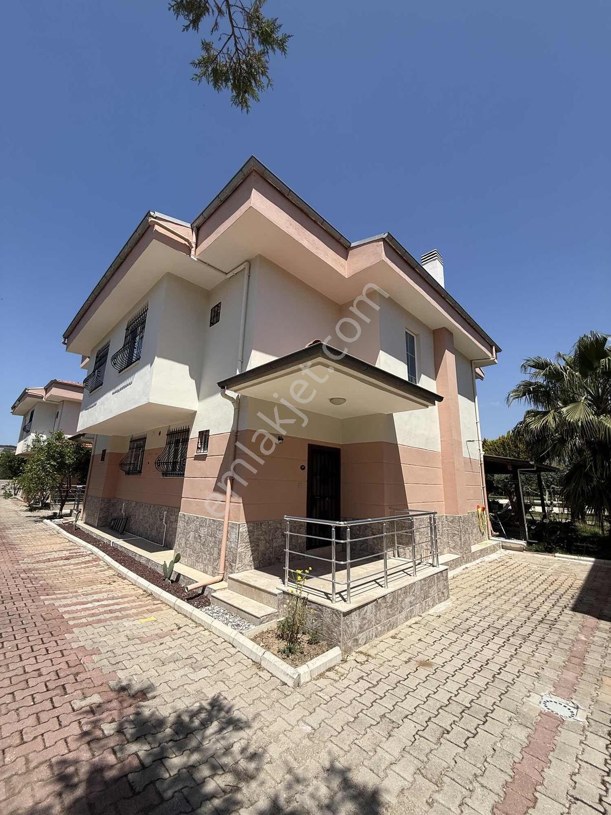 Ürkmez'de 3+1 Kiralık Havuzlu Villa - Görsel 3