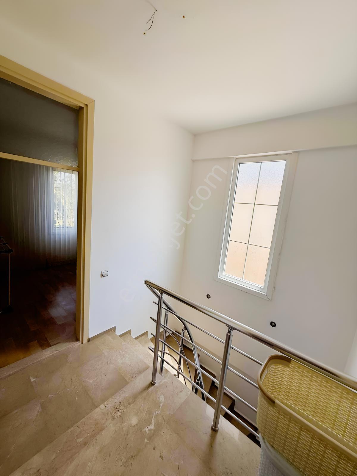 Ürkmez'de 3+1 Kiralık Havuzlu Villa - Görsel 21