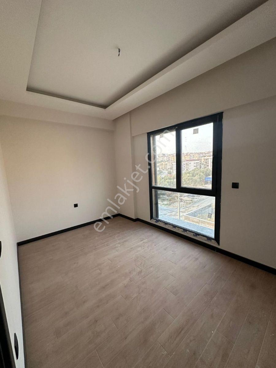Kuşadası Ikicesmelik Mahallesinde 2+1 Satılık Daire - Görsel 5