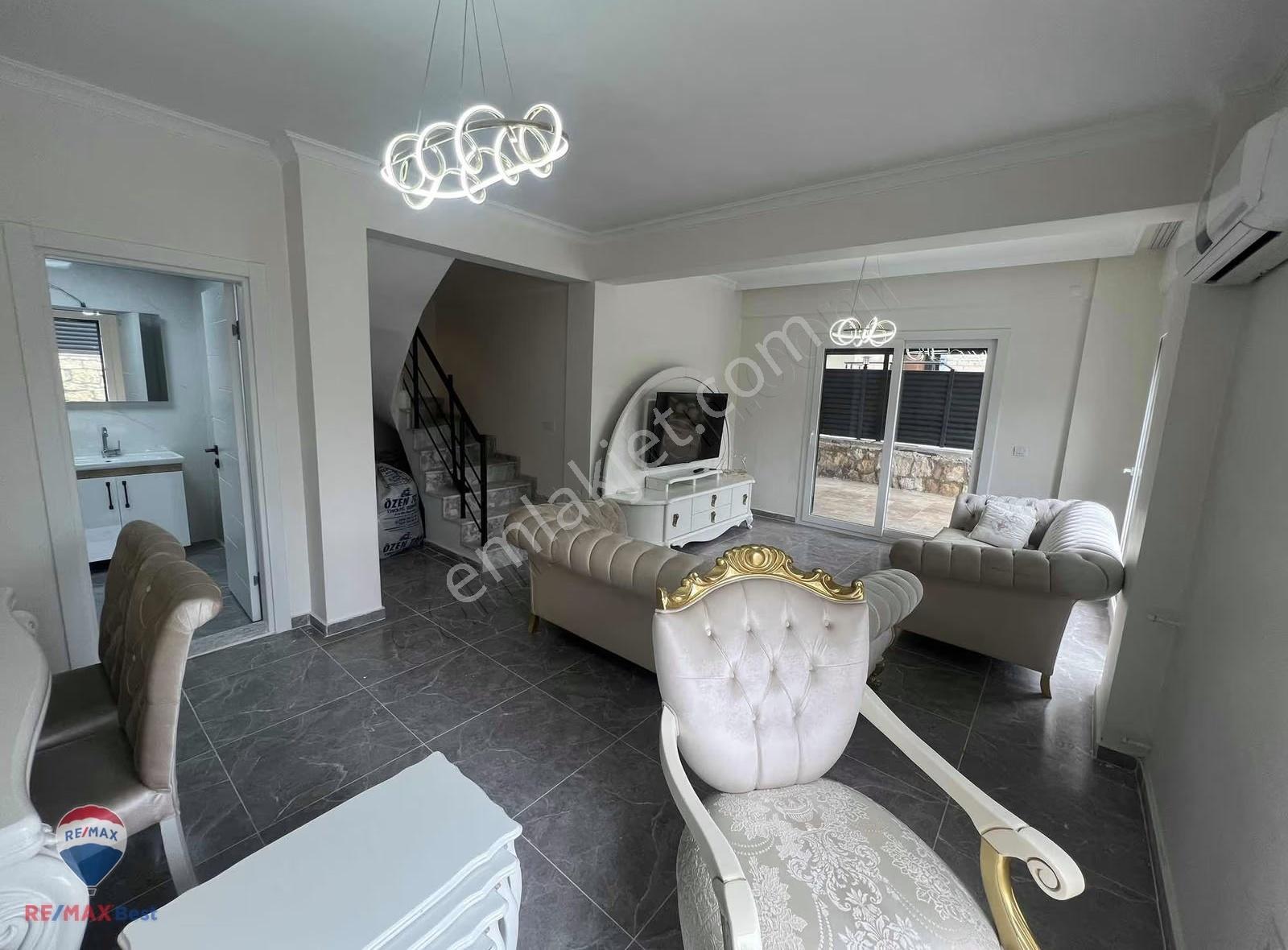 37 Yeni Foça'da 4+1 Triplex Özel Havuzlu Satılık Villa - Görsel 5