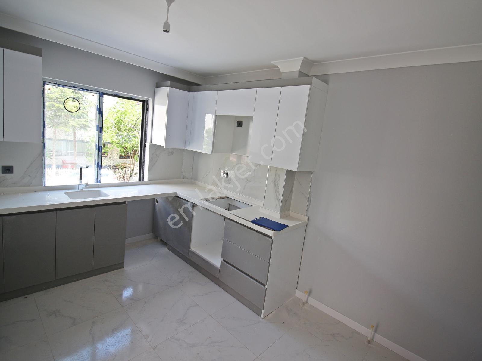 Etimesgut'ta 2+1 Asansörlü Ful Yapılı 1. Katta Ön Cephe Ev - Görsel 4