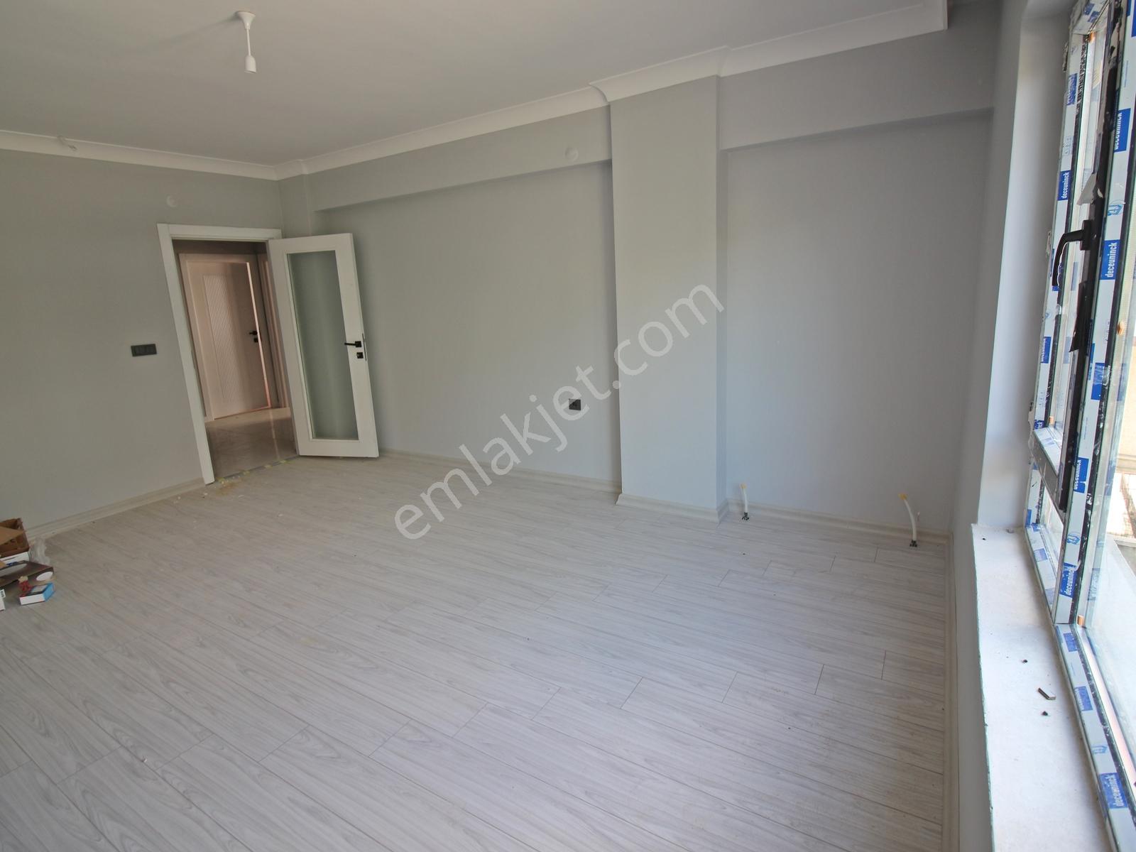 Etimesgut'ta 2+1 Asansörlü Ful Yapılı 1. Katta Ön Cephe Ev - Görsel 9