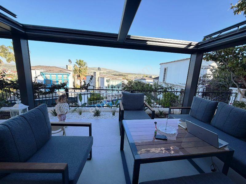 Alaçatı Port Yolu Üzerinde Kiralık Havuzlu Sitede Tek Müstakil 3+1 Lüks Villa - Görsel 19