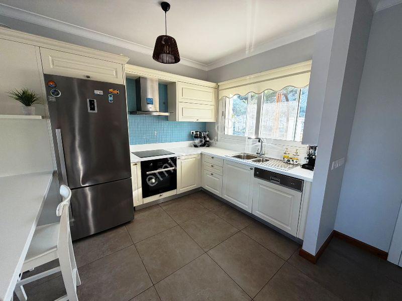 Alaçatı Port Yolu Üzerinde Kiralık Havuzlu Sitede Tek Müstakil 3+1 Lüks Villa - Görsel 24